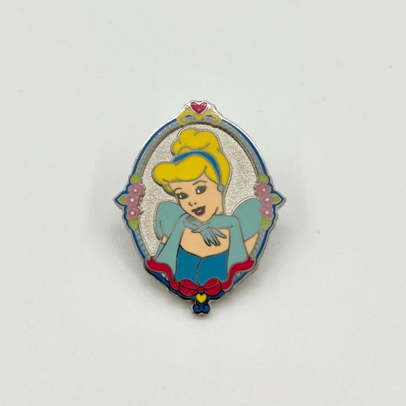 ✨Disney’s Princess Cinderella Pin Bundle✨ - Picture 4 of 9